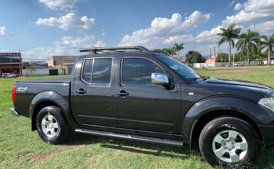 NISSAN FRONTIER 2.5 LE 4X4 CD TURBO ELETRONIC DIESEL 4P AUTOMÁTICO
